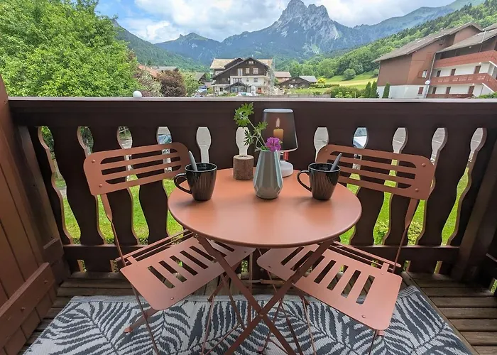 Face à La Dent D'oche *